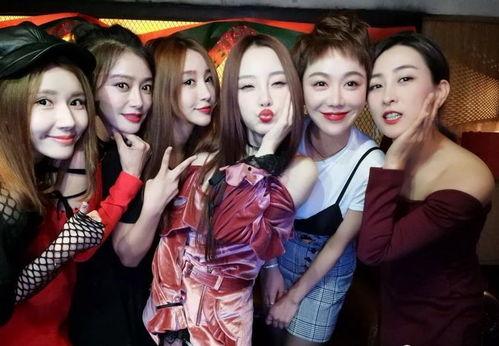 娱乐吃瓜女配角色,从娱乐吃瓜女配到闪耀明星的华丽蜕变